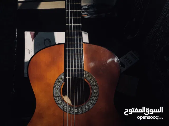 قيتار كلاسيك.