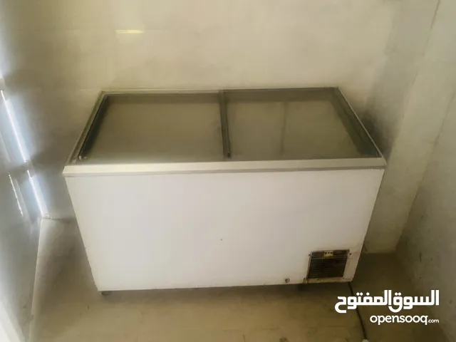 فريزر بحاله جيده