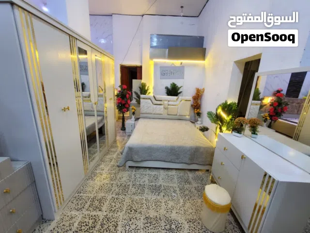 غرفة نوم ملكية... فخامة تليق بذوقك تصميم ملكي أنيق بتفاصيل فاخرة خشب ماليزي مدبل عالي الجودة.