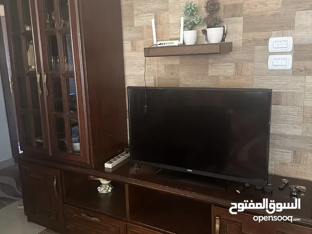 بوفيه مع شاشة 43 بوصة ودرفتين بتركبوا وبتقدر تشيلهم