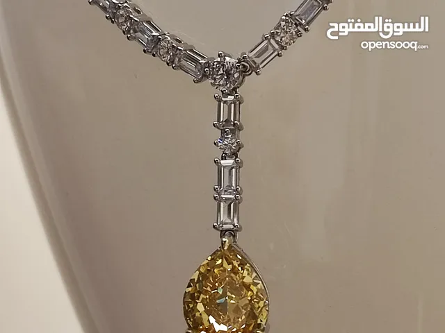 قلادة فاخرة من الفضة الاسترلينية باللونين الأصفر والأبيض Yellow and white sterling silver necklace