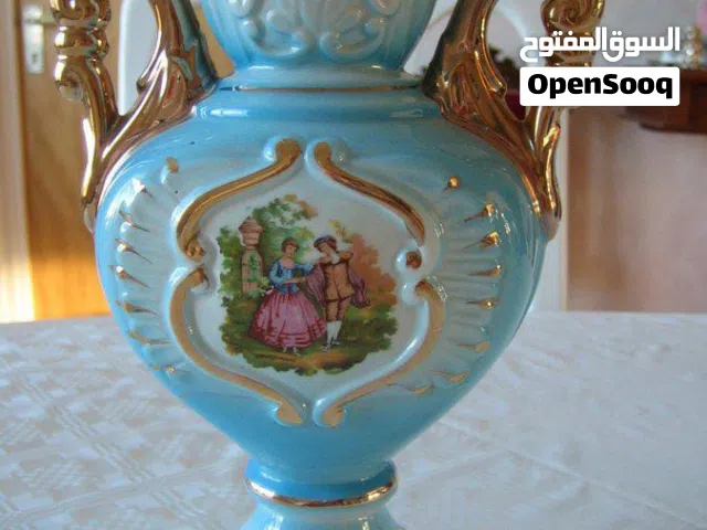مجموعة من القطع الأوربية المميزة والنادرة من الطراز القديم الكلاسيكي