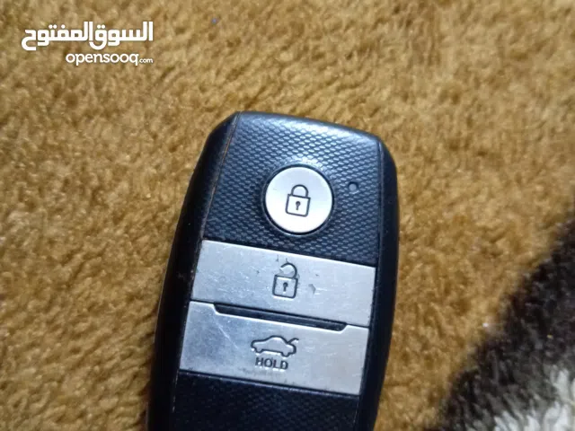 مفاتيح من الشركة كيا و هونداي للبيع بسعر حرق يصلح لجميع انواع الكيا للبيع المستعجل بسعر حرق