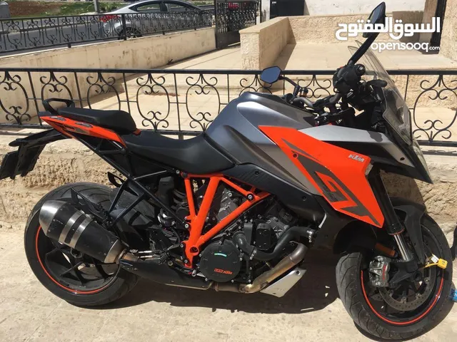 وحش الطرقات – KTM 1290 Super Duke GT موديل 2016 دراجة رياضية وسياحية فاخرة بحالة وكالة للبيع