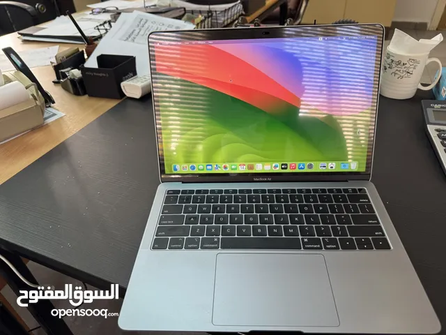 MacBook Air 2018. (256 GB) Retina display 13 inch 1.6 GHz dual-core intel i5