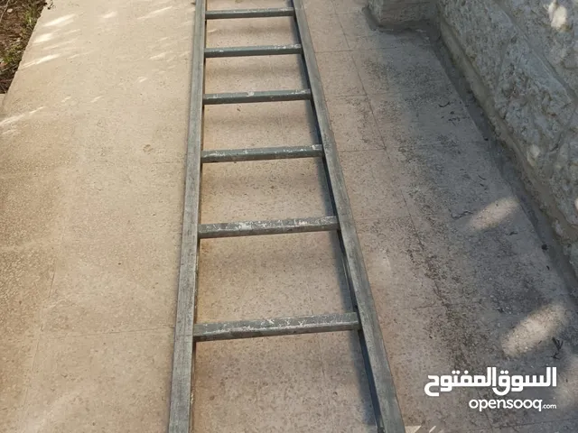 سلم كهرباء يوجد درفتين