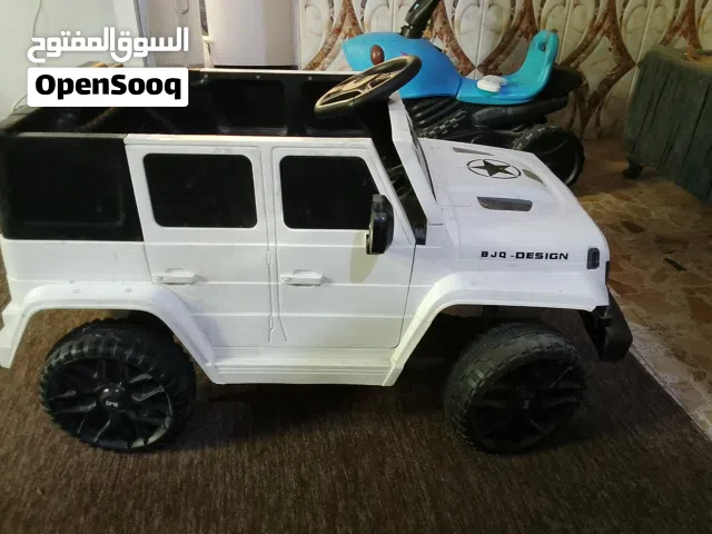 سياره حديثه شحن للاطفال جميله ونضيفه ومابيها اي شي وسعرها مناسب