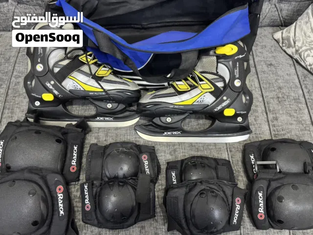 سكيت تزلج على الجليد فيه اربع قياسات ف حذا واحد ( 34 الى 37 ) يكبر ويصغر ( مع شنطة والسيفتي