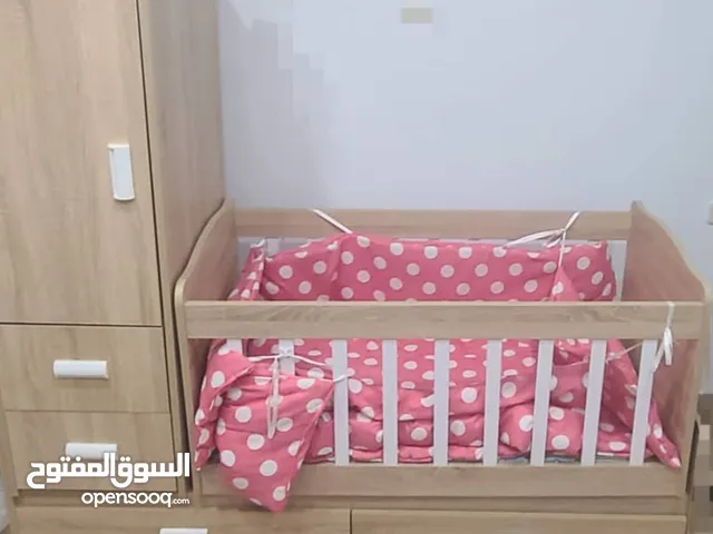 سرير اطفال بالدولاب