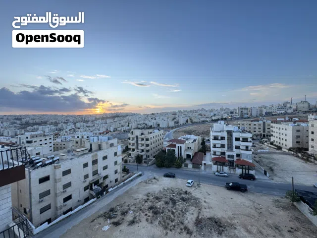 شقة طابق أخير مع روف مساحة (205م)داخلي (80م)ترس خارجي في أرقى مناطق ام حجير شفا بدران