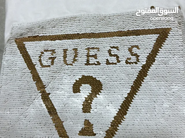 تيشيرت من Guess جديد غير مستعمل