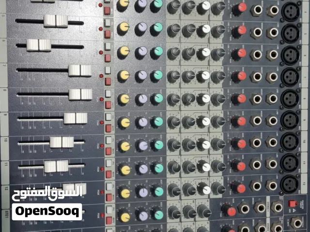 للبيع  اغراض كاملة سماعه ميك دي جي  الحاله ممتازه