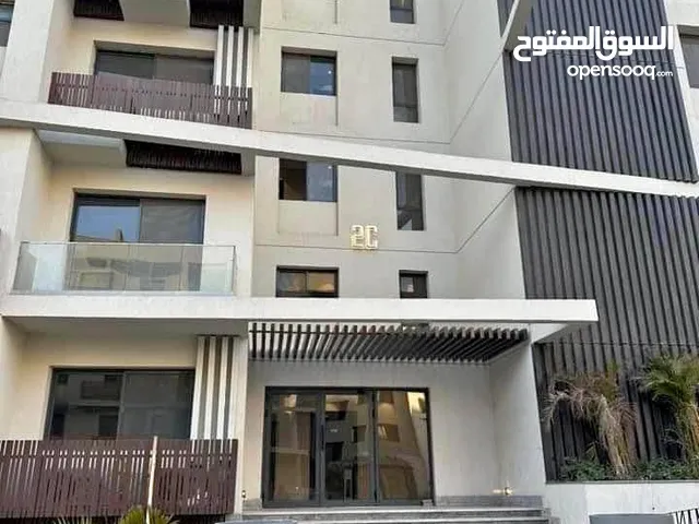 شقه للبيع بمقدم 300 الف تشطيب كامل فى موقع مميز جداا فى كمبوند ( بادية بالم هيلز ) اكتوبر