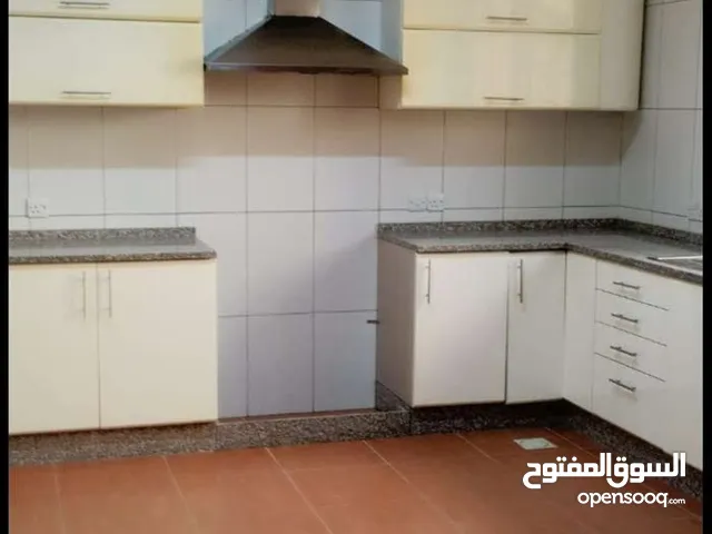 شقه فارغه - دير غبار - 4نوم 2ماستر - 285م - قرب الخدمات العامة