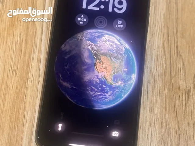 iPhone 11 Pro Max (بحالة ممتازة).