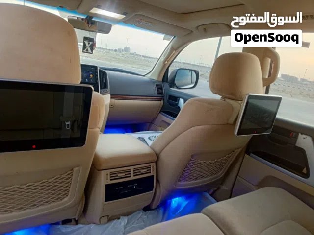 السيارة لاندكروزر جي اكس ار