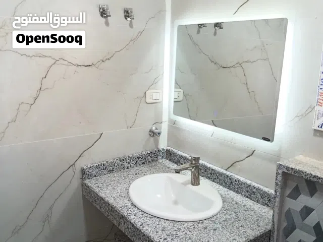 شقة للبيع من المالك طول مساحة 165م تطشيب حديث باالقرب من جميع الخدمات.