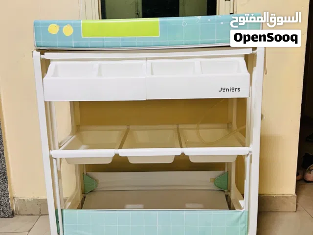 طاولة تغيير ملابس الأطفال Baby changing table