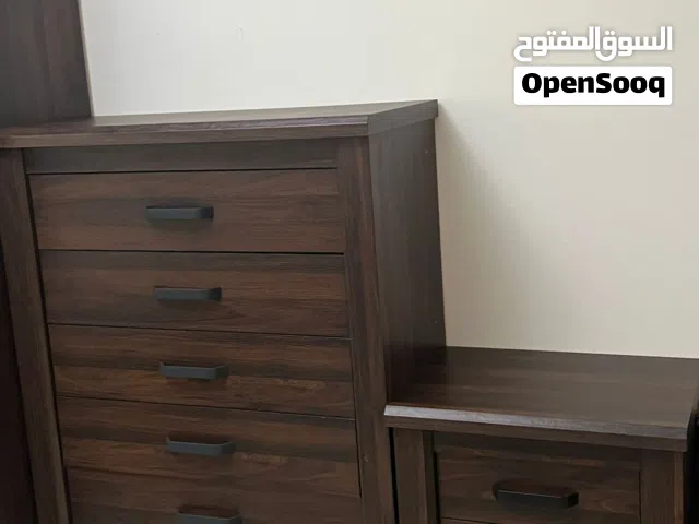 غرفه النوم ب3000 استعمال اقل من سنه خشب ثقيل