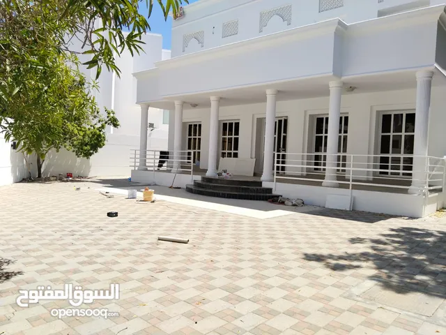 6Me33-Luxurious modern 5+1BHK Villa for rent in Qurm near Al Shati Street.