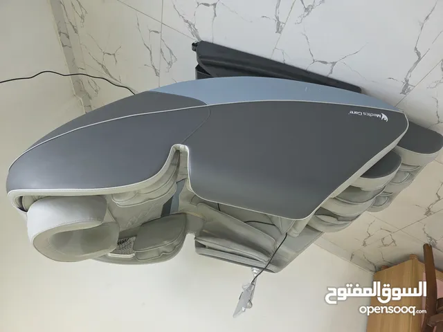 كرسي مساج فخم وكبير وبه بلوتوث