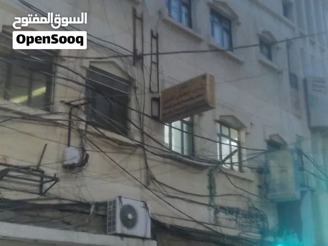 مسا الخيرمعي شقة تجارية علي شارع الزبيري. دورثالث مسلح. معمد. مساحتها 87 م ثلاث غرف وحمام ومطبخ وبلك