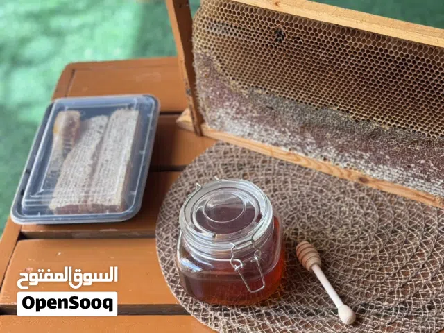 عسل طبيعي من المزرعة مع الشمع (Raw Honeycomb Saudi Honey)