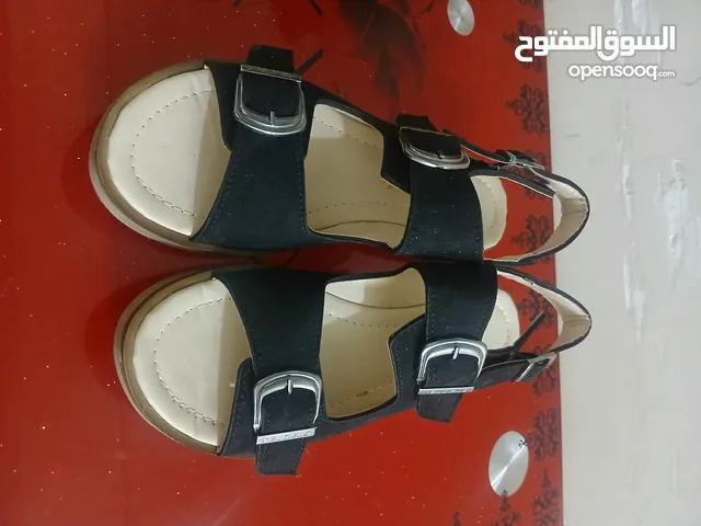 حذاء للبيع شامو جديد