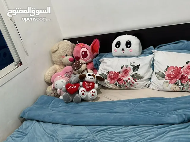 سرير كبير مع اضاءة