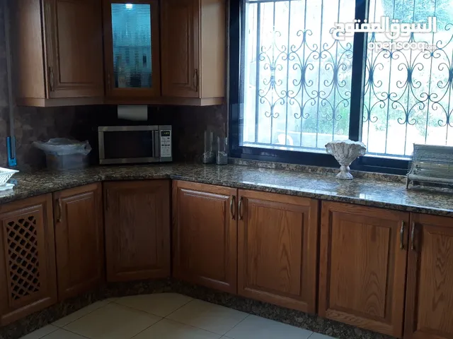 375 m2 3 Bedrooms Villa for Sale in Amman Naour