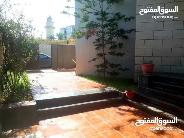 مبني تجاري استثماري من طابقين و بدروم الفرناج : طريق الشوك للتواصل الرقم موجود في أسفل الاعلان