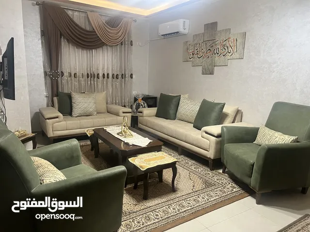 طقم كنب 7مقاعد للبيع بسعر ممتاز باللون البيج والاخضر
