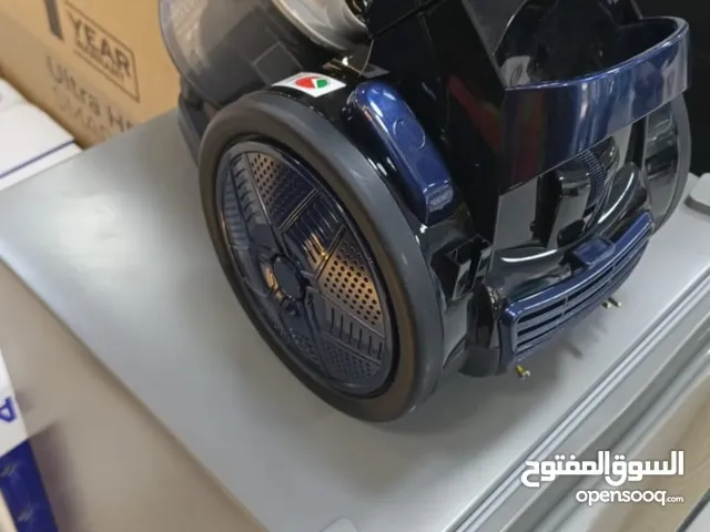 موجود مكنسة كهرباء عدد 2  سعر الوحده 65وخلاط سعره 25 وهاندبلندر  سعره 25 غير مستعملات بالكرتونه