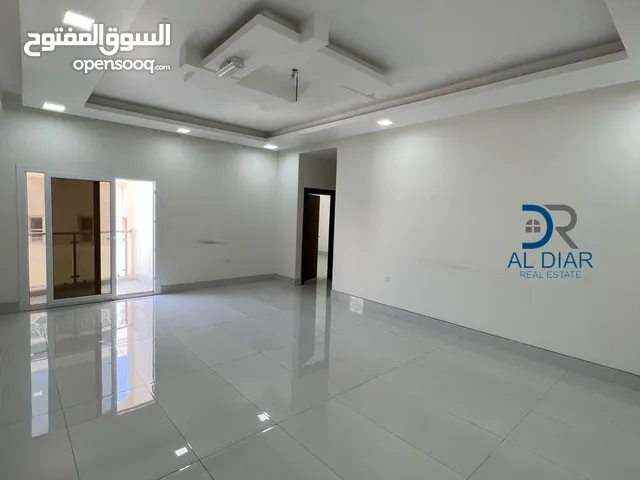 Commercial flat for rent in front of SQ. Street