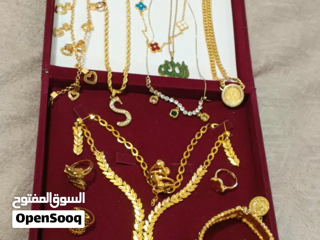 اكسسوارات ومقتنيات للبيع  تبدأ الاسعار من 25 لغاية  150 للقطعة  مع التأكد من جودة البضائع