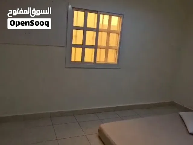 شقة للإجار في مدينة خليفه الجنوبية تتكون من 3 غرف وحمامين  دقيقه واحدة من دوار الجوازات السعر ب 3500