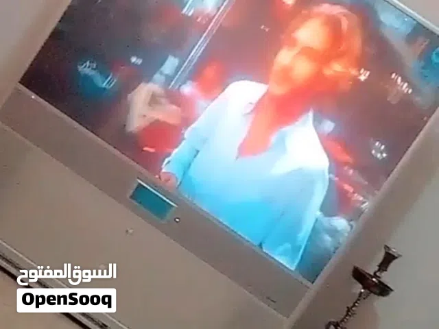 تلفزيون حجم كبير شاشه