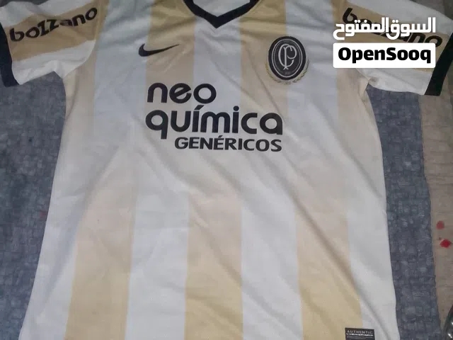 قميص هو النسخه احتفاليه بمناسبه الذكرئ المئويه لتاسيس نادي كورينثيانز لعام 2010 لرونالدو الظاهره