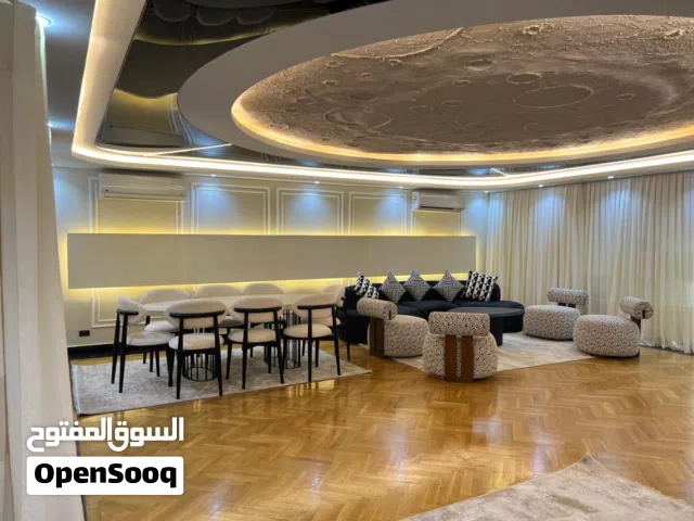 لعشاق نيل مصر الجاري للبيع شقة فندقية فاخرة بالفرش وتشطيب جديد