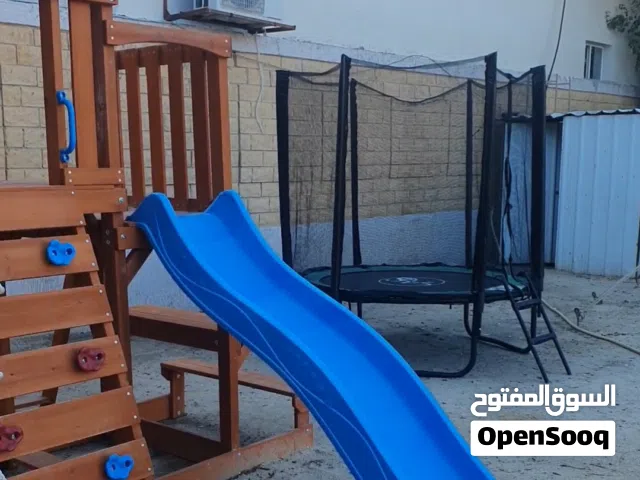 للبيع: لعبة أطفال خارجية خشب أمريكي يتحمل الحرارة والبرودة والمناخ الخارجي.