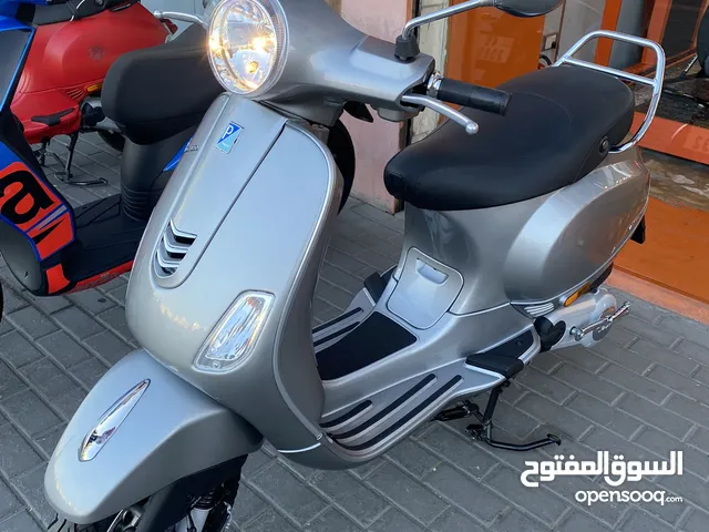 Vespa VXL 2022 للبيع ممشى قليل