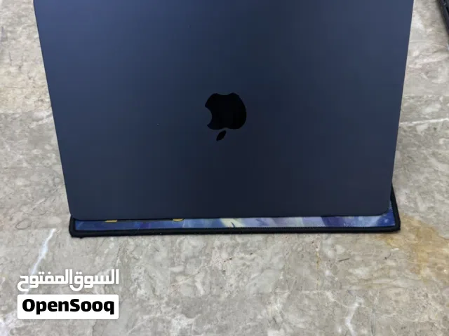 Mac book M2