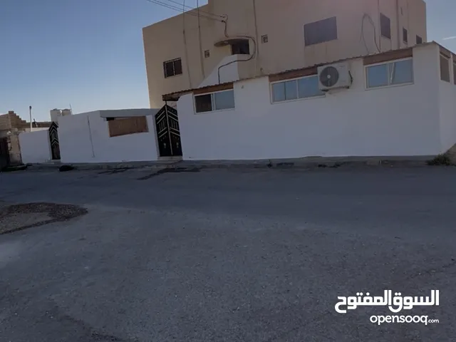 300 m2 More than 6 bedrooms Townhouse for Sale in Mafraq Al-Za'atari