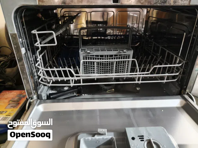 غساله اطباق كلفنيتور 6 أفراد لون سيلفر توضع على الرف استعمال سنه واحده