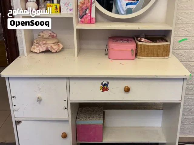 تسريحه اطفال مع مرايه عرضها 80 ارتفاعها 120 عمق 40