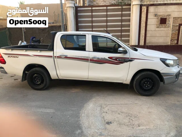 2022 تويوتا هيلوكس Standard