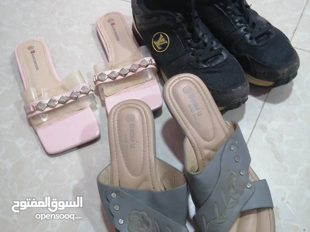 السلام عليكم ورحمة بيع الاحذيه كل مقاس 38 موقع السويق