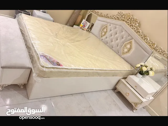 سرير -كمدينتين-الماترس-تسريحه مع كرسيها-خزانة السرير
