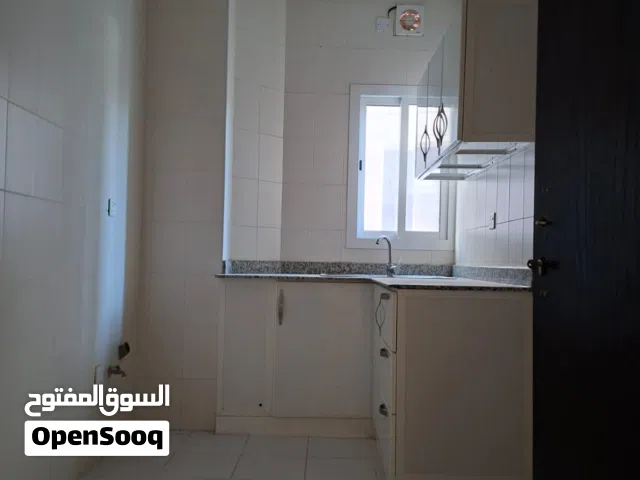 للايجار شقة نظيفة في الرفاع الشرقي  منطقة سكنية مفتوحة  طابق ارضي