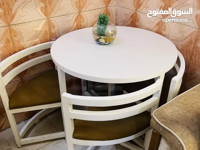 طاولة طعام